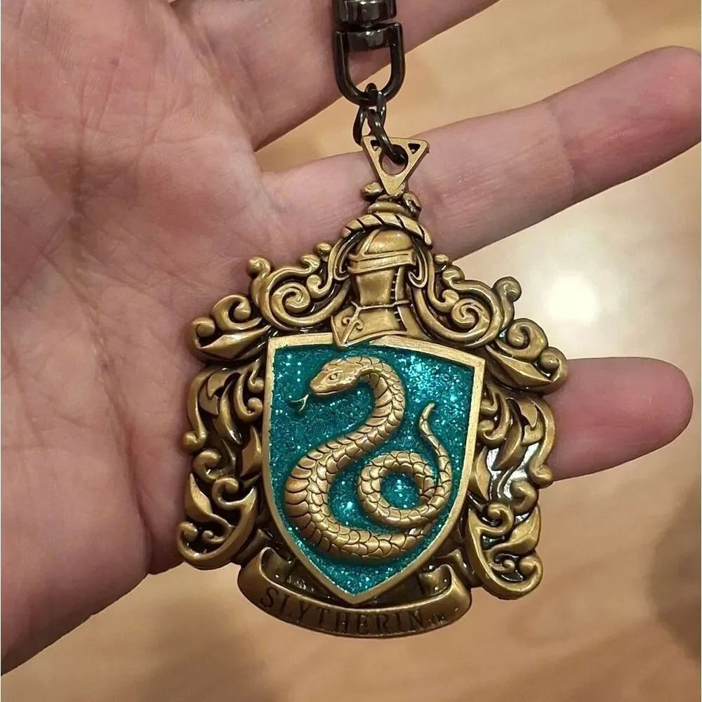 Harry Potter Slithering Keychain - Picture 3 of 5